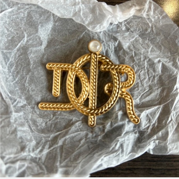 Fashion Jewelry Gold Initial Brooch